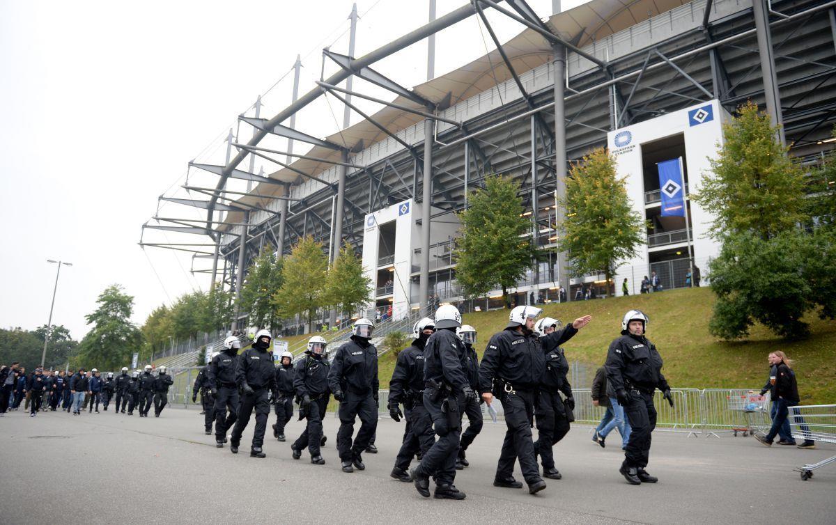 Werder Bremen hat deutliche Kritik an dem Polizeieinsatz beim Nordderby in Hamburg geübt. 