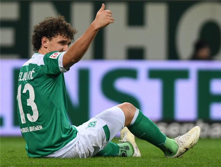 Sorgen in der Werder-Defensive: Veljkovic und Langkamp fallen aus Werder Bremen muss erst einmal auf Innenverteidiger Milos Veljkovic verzichten.