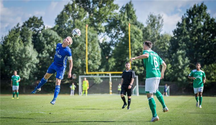 Blitzturnier in Bremerhaven: Max Kruse startet mit Viererpack Werder Bremen zeigte sich beim Spiel gegen Eintracht Cuxhaven in Torlaune.