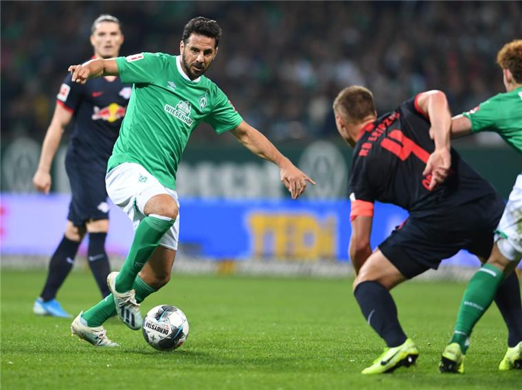 Werder Bremens Claudio Pizarro wird in den Spielen gegen Bayer Leverkusen und im DFB-Pokal gegen den 1. FC Heidenheim nicht im Kader stehen.