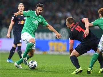 Werder Bremens Claudio Pizarro wird in den Spielen gegen Bayer Leverkusen und im DFB-Pokal gegen den 1. FC Heidenheim nicht im Kader stehen.