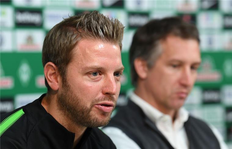 Werder-Manager Baumann: Es gab bessere Möglichkeiten als Kohfeldt Werder Bremens Geschäftsführer Frank Baumann hat sich am Freitag zu der Vertragsverlängerung von Patrick Kohfeldt (links) geäußert.
