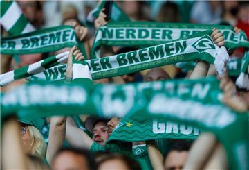 Werder-Fans sind loyal und stehen zu ihrem Verein - in guten wie in schlechten Zeiten. Doch im Stadion werden sie ganz schön zur Kasse gebeten.