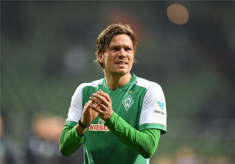 Werder Bremen: Clemens Fritz beendet seine Karriere Werder-Kapitän Clemens Fritz beendet zum Sommer seine Karriere.