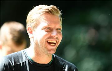 Werder-Trainer Florian Kohfeldt nimmt mit seiner Mannschaft im DFB-Pokal gegen Delmenhorst die klare Favoritenrolle ein.