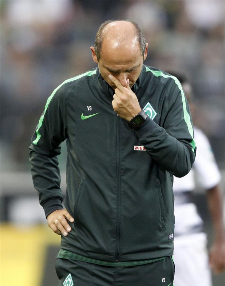 1:4-Pleite gegen Gladbach: Werder-Trainer Skripnik in ärgster Not Werder-Trainer Viktor Skripnik ist sichtlich niedergeschlagen.