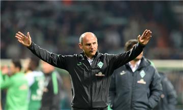 Werder-Trainer Viktor Skripnik will auch am Sonnabend in Köln jubeln.  Foto Jaspersen/dpa