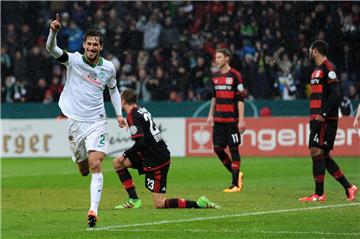 Werders Argentinier Santiago Garcia jubelt in Leverkusen über sein Tor zum 1:1. Foto Kirchner/dpa 