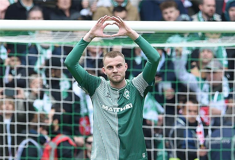 Werders Marvin Ducksch jubelt über seinen verwandelten Elfmeter zum 1:0. Der Angreifer avancierte mit zwei Treffern zum Matchwinner.