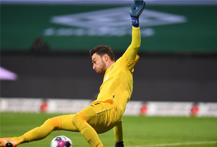 Werders Torwart Jiri Pavlenka kann das 0:2 nicht verhindern.