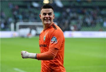 Werders Torwart Michael Zetterer wird wohl auch im Nordderby in Wolfsburg das Tor hüten.