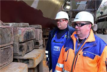 Werften Lloyd Werft - Dockmeister der Lloyd Werft   Holger Brüning und Reiner Ri...