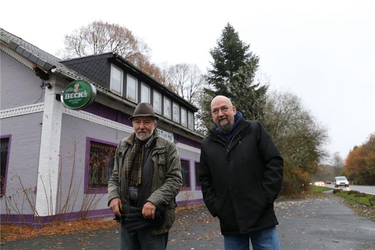 Oh nein! Die Kasba schließt nach 37 Jahren Werner Breden (links) und Sohn Lutz Breden, der aktuelle Betreiber, stehen für die Geschichte der Kasba als Ort der alternativen Feierkultur im Landkreis. Schweren Herzens sperren sie die Musikhalle nun endgültig zu.