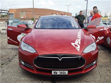 Werner von Rotz nimmt mit seinem Tesla teil.