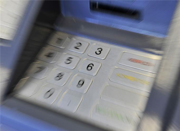 Weser-Elbe Sparkasse und Volksbank haben eine Kooperation vereinbart.