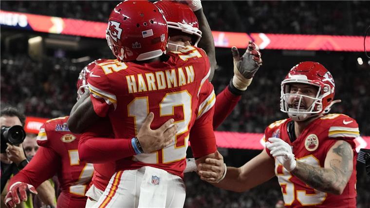 Wide Receiver Mecole Hardman Jr. feiert seinen spielentscheidenden Touchdown in der Verlängerung.