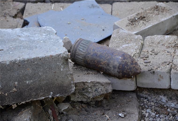 Wie die Polizei mitteilte, bestand durch die britische Panzergranate keine Gefahr für die Bevölkerung.