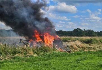 Wie es zu dem Feuer gekommen ist, ist noch unklar.