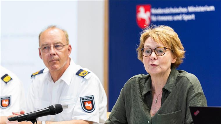 Jugendfeuerwehren wachsen – Warnruf aus der Fläche Wie gut ist Niedersachsen vorbereitet? Ministerin Daniela Behrens präsentiert Zahlen und Herausforderungen.
