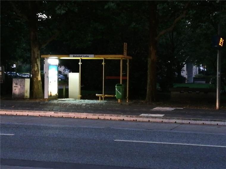 Wie hier am Leher Bahnhof wurden in Bremerhaven wieder viele Bushaltestellen zerstört.