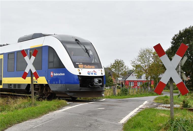 Nächtlicher Bahnlärm raubt Wurstern den Schlaf Wie hier in Mulsum gibt es in der Gemeinde Wurster Nordseeküste derzeit 17 unbeschrankte Bahnübergänge.