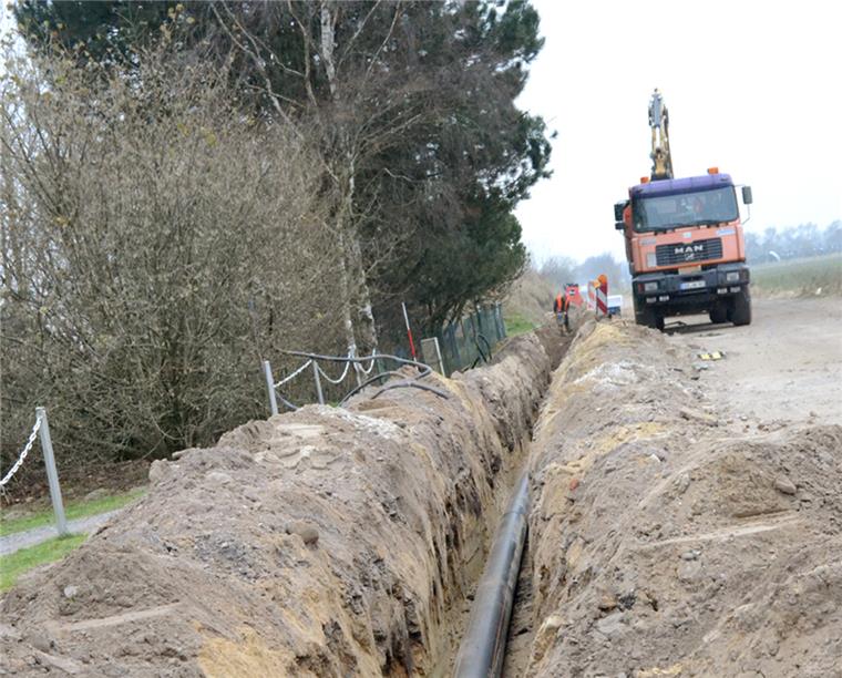Wie hier zwischen Loxstedt und Nesse muss 2020 die Druckrohrleitung von Hetthorn nach Nesse erneuert werden. Die heutige Leitung wurde 1970/71 aus Asbestzementrohren gebaut und ist sehr störanfällig