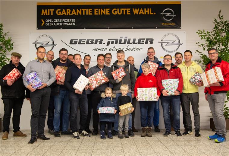 Wie im vergangenen Jahr, als dieses Bild entstand, werden wieder Geschenke gesammelt, die zu bedürftigen Mädchen und Jungen in entlegenen und ländlichen Gegenden in Osteuropa gebracht werden.