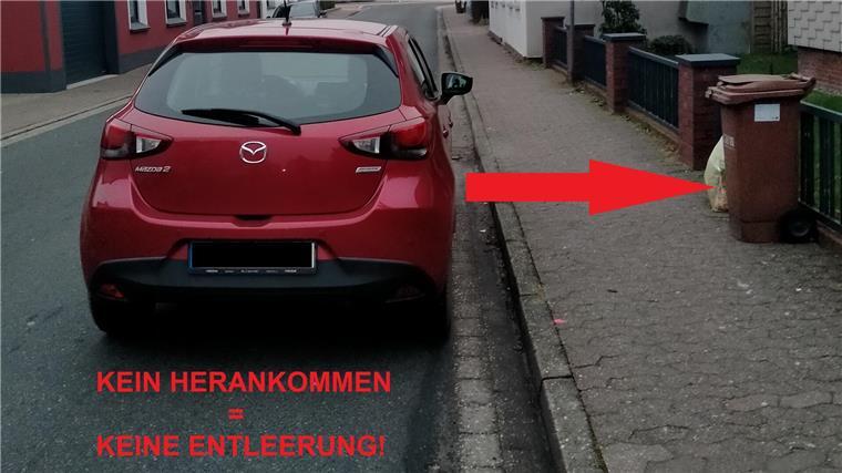 Wie soll der Greifarm des Müllfahrzeugs hier zur Biotonne gelangen? Dieses Foto ist an der Peterstraße in Elsfleth entstanden.