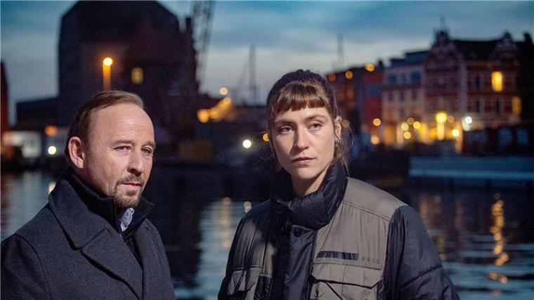 Russland-Deal beschäftigt Polizei im ZDF-Krimi aus Stralsund Wieder im Einsatz: Die Ermittler Karl Hidde und Jule Zabek.