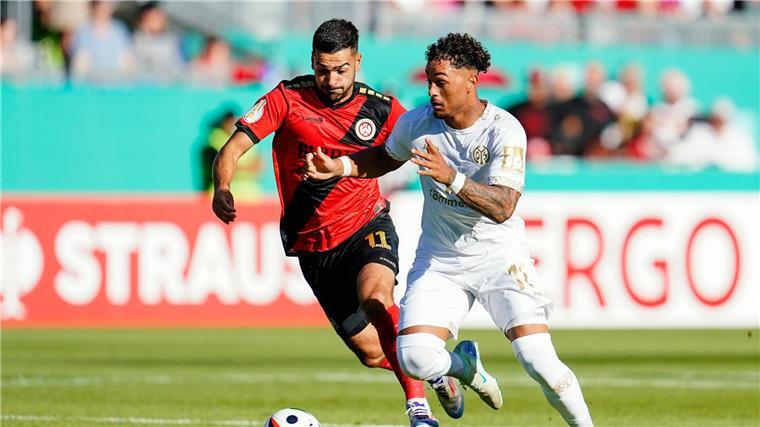 Mainz wendet Pokal-Überraschung spät ab: 3:1 gegen Wiesbaden Wiesbadens Tarik Gözüsirin (l) traf gegen Mainz zur Führung.