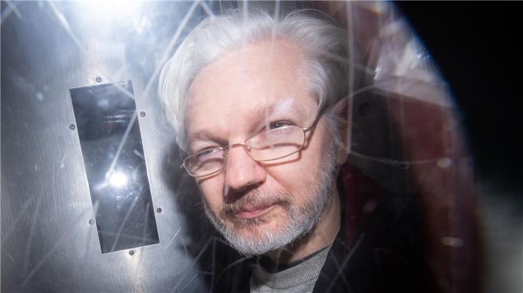 Wikileaks-Gründer Julian Assange droht die Auslieferung an die USA.