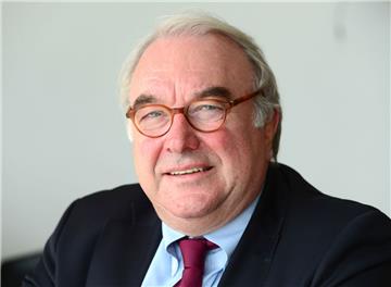 Kein Kandidat in Sicht: Will kein Bremerhavener Genosse der Nachfolger von Uwe Beckmeyer werden? Der Bundestagsabgeordnete will bei den Wahlen im kommenden Jahr nicht noch einmal antreten. Verliert jetzt Bremerhaven den Posten?