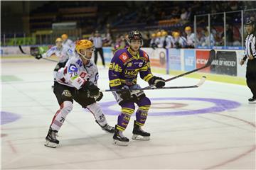 Will Weber (links) im Zweikampf beim Thialf-Cup.