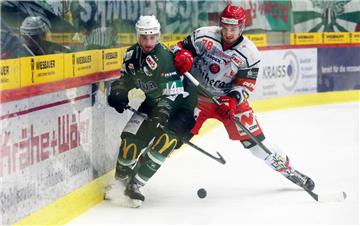 Will Weber (rechts) wechselt von den Eispiraten Crimmitschau zu den Fischtown Pinguins.