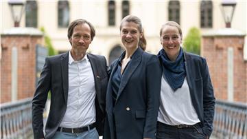 Willem Julius Müller, Ina Grätz (Mitte) und Silke Oldenburg bilden das kuratorische Team der Ostfriesland Biennale. (Archivbild)