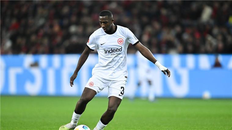 Frankfurts Pacho spricht mit anderem Club Willian Pacho fehlt Eintracht Frankfurt im Test, weil er Gespräche mit einem anderen Club führt.