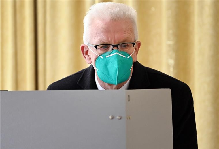 Kretschmann und Dreyer liegen bei Wahlen vorne Winfried Kretschmann bleibt wohl Ministerpräsident von Baden-Württemberg.