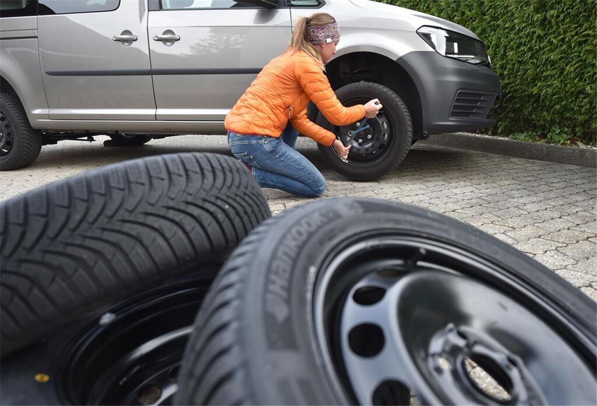 Winterreifenpflicht: Was Autofahrer in Deutschland wissen müssen Winterreifen, Profiltiefe & Alpine-Symbol: Die wichtigsten Infos des ADAC