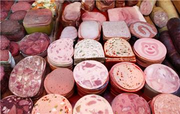 Wir lieben Wurst: Die Deutschen können nicht genug von Aufschnitt bekommen. Aber wisst ihr auch, wer die Wurst quasi erfunden hat? Testet eurer Wissen in unserem Quiz.
