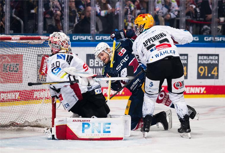 Wir verlosen Tickets. Beim fünften Finalspiel am Freitag in der Eisarena entscheidet sich, ob die Pinguins noch eine Chance auf den Meistertitel haben.