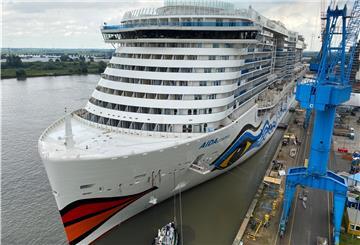 Kreuzfahrtschiff an Kaje.