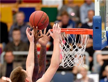 Wird es auch in der kommenden Saison Profi-Basketball in der Stadthalle geben? Die Entscheidung über die Zukunft der Eisbären rückt näher.