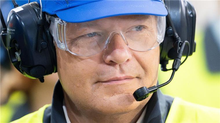 Wirtschaftsminister Habeck will erreichen, dass die Strompreise für die Industrie weiter sinken.
