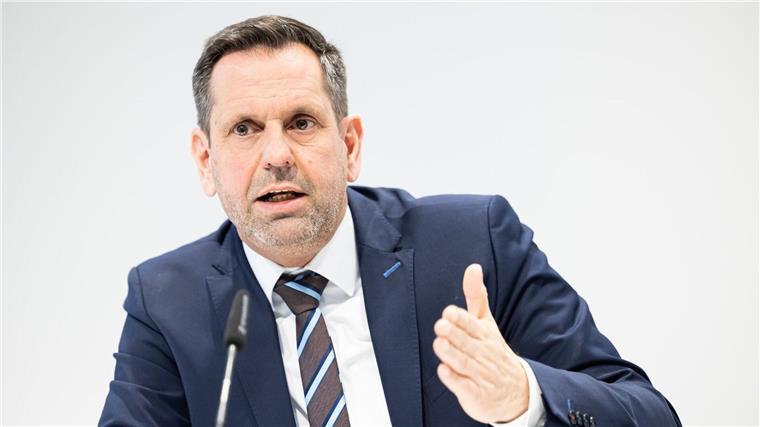 Wirtschaftsminister Lies fordert, den Bau von Gaskraftwerken voranzubringen, um auf Kohlestrom verzichten zu können. (Archivbild)