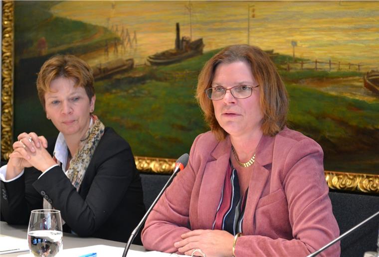 Senat arbeitet an Nothilfe für kleine Unternehmen Wirtschaftssenatorin Kristina Vogt (rechts) will kleine Unternehmen mit einem Nothilfeprogramm unterstützen. Foto: Mündelein