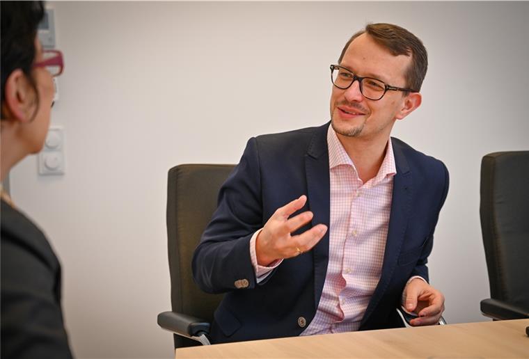Witiko Nickel, Pflegedirektor des Klinikums Bremerhaven, im Gespräch mit nord24.de über die angeworbenen Pflegefachkräfte auf den Philippinen.