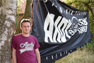 Wladimir Müller ist Mitbegründer und Organisator von "Andy ist auf einem Tennisturnier". Zu sechst organisiert das Team das Festival.