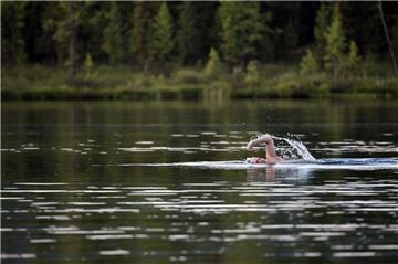 Wladimir Putin beim Schwimmen. 