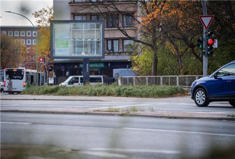 Wo sich sonst der Schriftzug  „Sail 2025“ befand, ist nun gähnende Leere an Kreuzung Hafenstraße/Lloydstraße. 