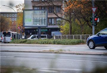 Wo sich sonst der Schriftzug  „Sail 2025“ befand, ist nun gähnende Leere an Kreuzung Hafenstraße/Lloydstraße. 